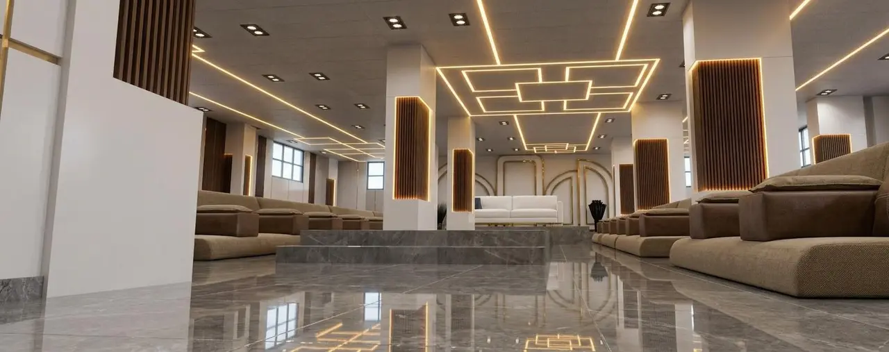 قاعة واسعة للمجالس والمناسبات — أعمدة خشبية وإضاءة سقف — تصميم مكتب الفروي في صنعاء